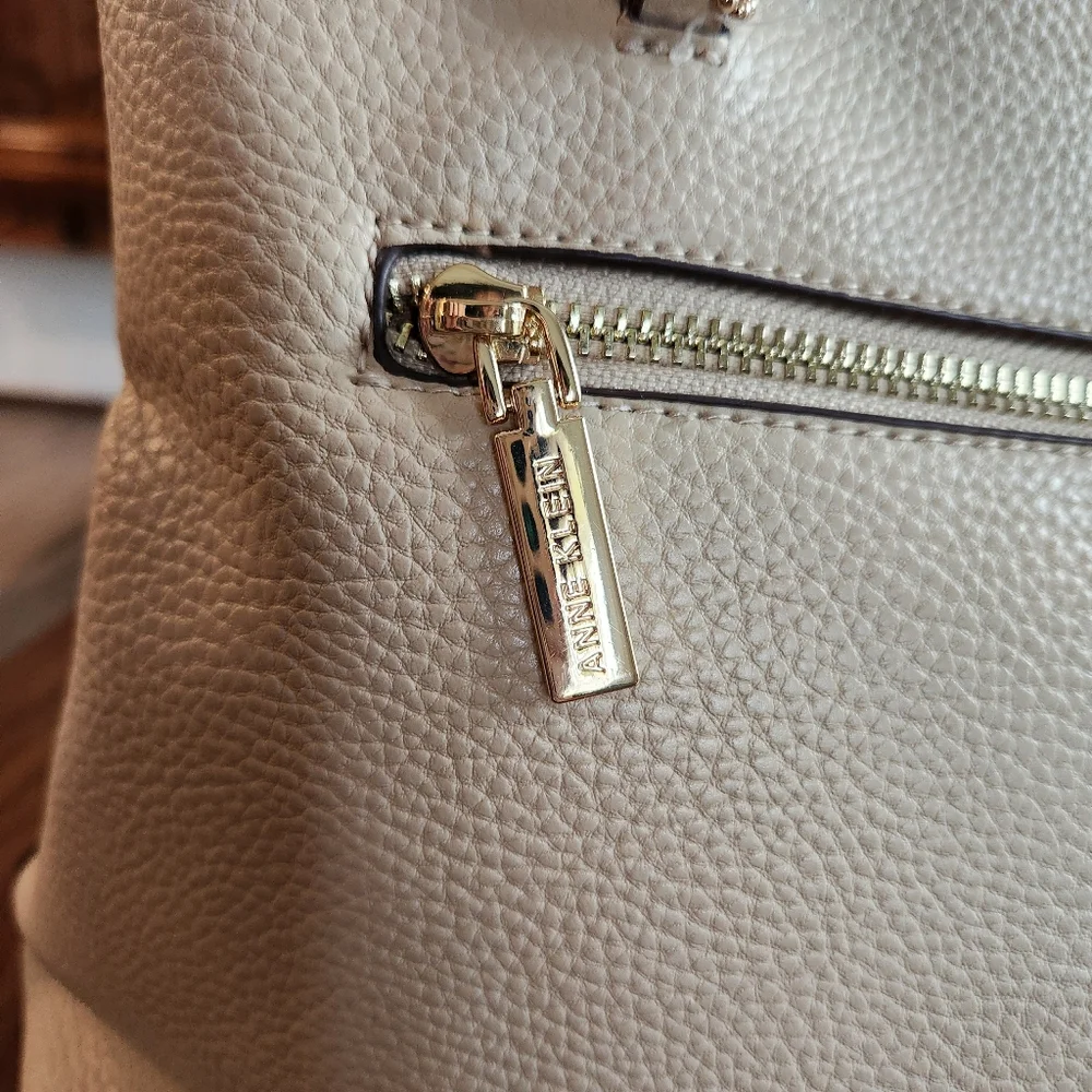 Classy Anne Klein Bag Clutch Purse Cream with Wallet and Pretty Tie